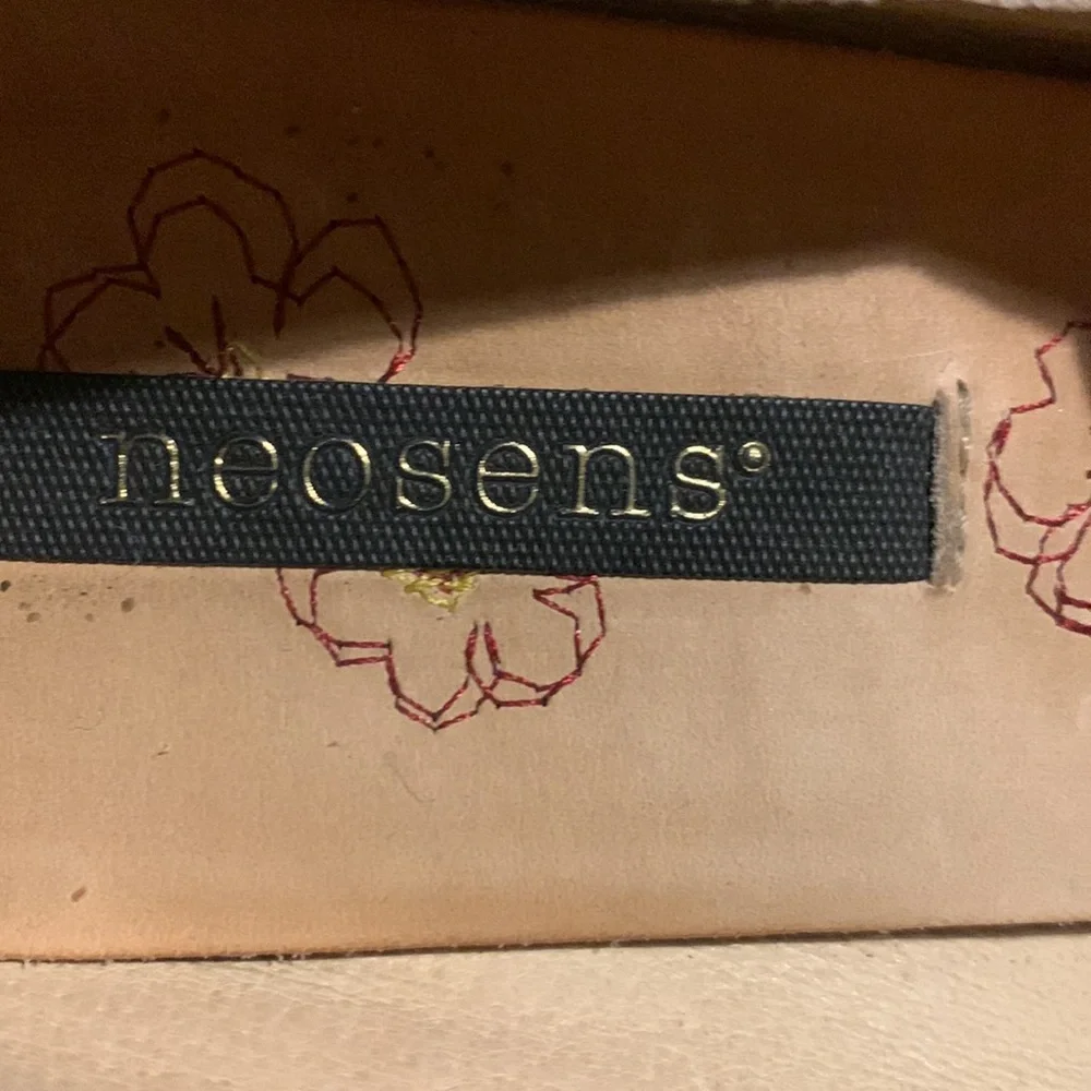 NEOSENS Cream T Strap Leather Mary Janes.  Sz 41 - Picture 6 of 6